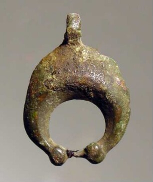 Sichelförmiger Anhänger (Lunulaanhänger)