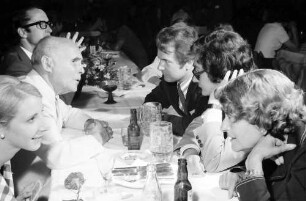 22. Tagung 1972 Mediziner; Lindau Sängerhalle: André F. Cournand im Gespräch, rechts am Bildrand Frau Cournand