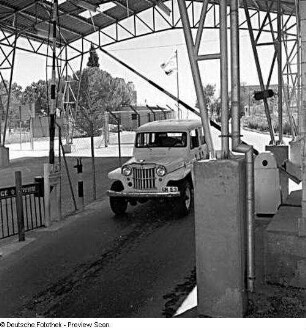 UN-Jeep in der Grenzabfertigung für Kraftfahrzeuge