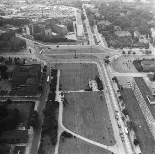 Bolesław-Bierut-Platz (Universitätsplatz) in Magdeburg : Blickrichtung Osten