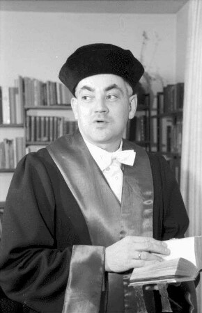 Freiburg: Wohnung; Prof. Dr. Horst Ehmke; Portrait im Talar