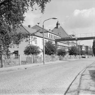 Coswig, Industriestraße : Coswig. Coswig Lacke, Industriestraße 28. Straßenansicht