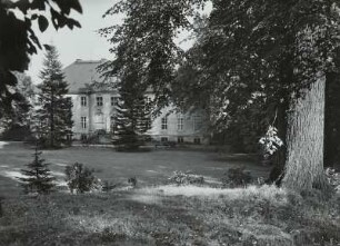 Reichstädt, Blick vom Park auf das Schloss