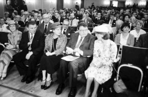 31. Tagung 1981 (29.6.-3.7.) Mediziner; Eröffnung: Baronin Dées de Sterio, Oberbürgermeister Steurer, Frau Steurer, F. J. Strauß, Gräfin Sonja Bernadotte; 2. Reihe hinter Oberbürgermeister Steurer: Hamilton O. Smith, Allen Cormack, rechts Frau Arber