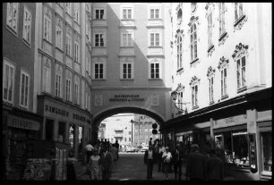Salzburg: Torbogen am Universitätsplatz