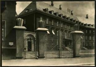 Fischerstr. Tor, Mittelbau, Westflügel