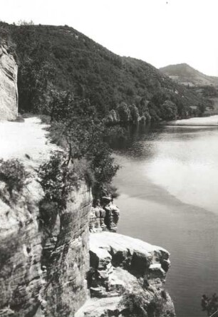 Saaletal : Saaletal oberhalb von Rudolstadt am Fusse der Preilipper Kuppe. Blick stromab. Kalkfelsen und Bänder