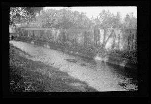 Marchais (=Marchais (Aisne)?, Dep. Aisne, Frankreich): "Parkkanal Schloss" mit Begrenzungsmauer
