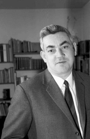 Freiburg: Wohnung; Prof. Dr. Horst Ehmke; Portrait ohne Talar