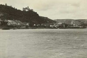 Oberwesel. Stadtansicht mit Liebfrauenkirche (1351/1400) und Schönburg (1101/1200). Blick über den Rhein