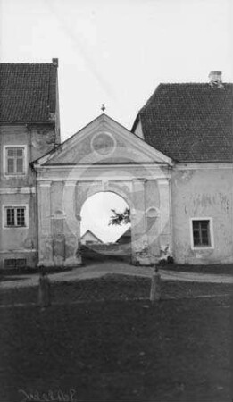 Portal am Gutsgebäude Schleck