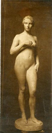Sinnendes Mädchen : Sinnendes Mädchen. Originalgips für Bronzeguss; Höhe 170 cm (um 1910; C. Brose) im Atelier des Künstlers (wohl in Dresden)