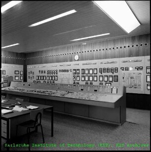 Schaltwarte der Kompakten Natriumgekühlten Kernenergieanlage (KNK)
