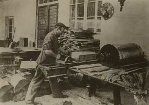 Böttcherei, Zuschneiden von Fassdauben, 1930