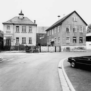 Schule und ehem. Bürgermeisteramt; Butzbach, Maibacher Straße 2, Maibacher Straße 4