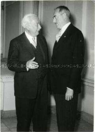 Bundespräsident Heuss mit dem amerikanischen Außenminister Acheson