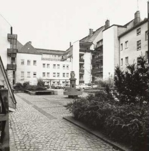 Hof mit Marktweiberbrunnen