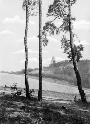 Eisenach. Blick zum Burschenschaftsdenkmal (Kriegerdenkmal für die 87 im Deutsch-Französischen Krieg 1870/1871 gefallenen Burschenschafter) auf der Göpelskuppe