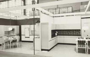 Anbauküche : Ausstellungskojen mit Anbauküchen (1975; VEB Holzverarbeitungswerk Burg)