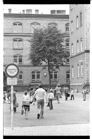 Kleinbildnegativ: Jens-Nydahl-Grundschule, 1975