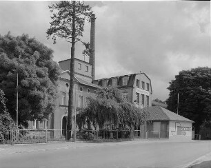 Tischfabrik, Großröhrsdorf, A. 20. Jh., Straßenansicht