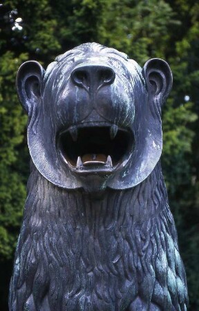 Harz - Welfenlöwe in Blankenburg : Welfischer Löwe im Schlosspark Blankenburg. Aufgenommen im Harz, ca. 1998