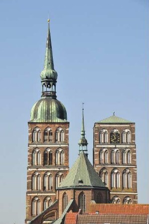 Stralsund - St. Nicolai : St. Nicolaikirche am Markt. Aufgenommen am 21. April 2011 in Stralsund