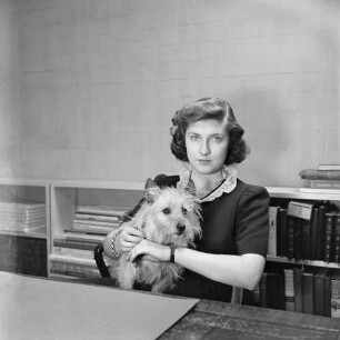 Portrait der Tochter? von Mary Callery