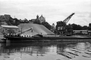 Breisach: Hafen vom Strom aus
