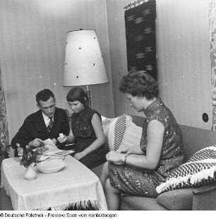 Gottfried Richter, Direktor der Kreuzschule Dresden, im Kreis seiner Familie (Frau und Tochter)