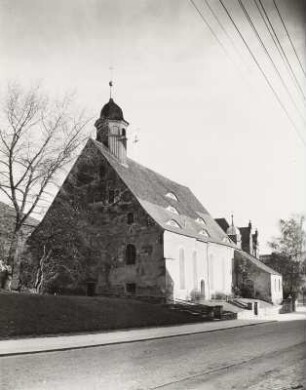 An der alten Johanniskirche in Freiberg : Freiberg. Katholische Kirche Sankt Johannis. Straßenansicht