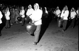 Basel (Schweiz): Gruppe mit Glocken