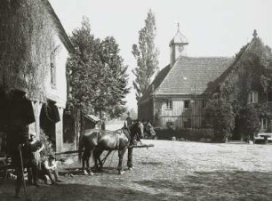 Oberwartha, Klostergut, Pferdestall und Herrenhaus, Hofansicht