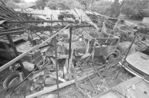 Brand in einer Lagerhalle des Oldtimer-Sammlers Bernhard Reichert in der Killisfeldsiedlung mit Vernichtung wertvoller Oldtimer und Motorräder
