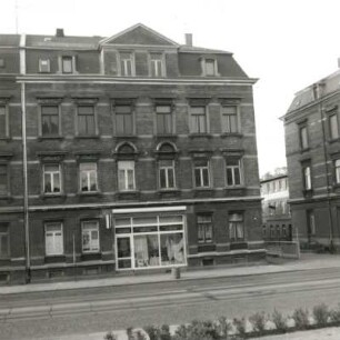 Zwickau-Marienthal. Wohnhaus mit Ladeneinbau, Marienthaler Straße 5. Straßenfront