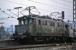 Stuttgart Hbf. Gleis 4 Ausfahrt Lok 144 043