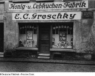 Wohnhaus mit Pfefferküchlerei E. C. Groschky