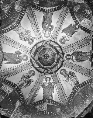 Beinhaus, Gewölbemalerei : Gewölbemalerei (1879; C. Andreae) im Beinhaus (um 1250) der Zisterzienser-Klosterkirche (1295-1368)