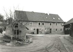 Seifersdorf bei Radeberg, Tina-von-Brühl-Straße 9. Bauernhof (1800). Scheune