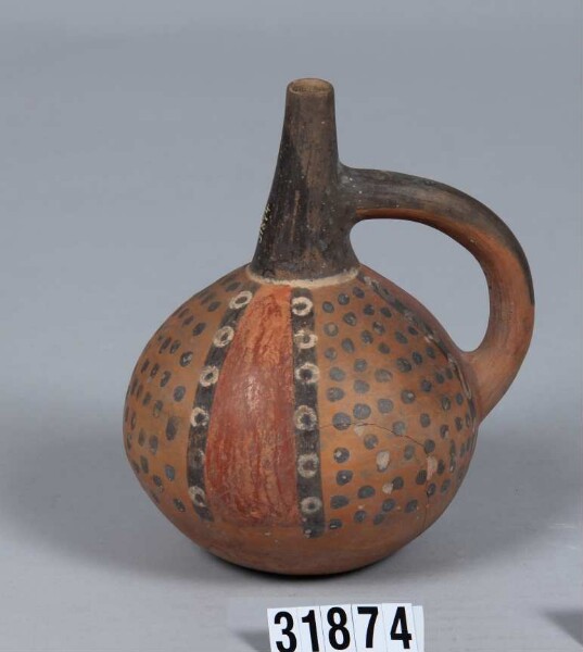 Vessel with handle