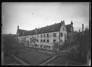 Abteigarten mit Prälatenbau in Bronnbach