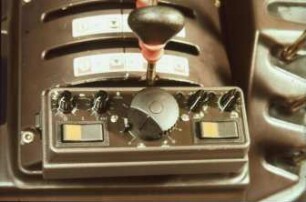Fotografie: Arbeitsplatz, Traktor, Führerstand, Bedienelement, Elektronische Hubwerksregelung (EHR)