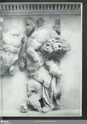 24 La frise sud: Héphaïstos et le géant à la tête de taureau