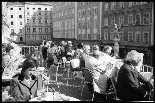 Salzburg: Kaffeetrinker auf der Terrasse, Café Tomaselli
