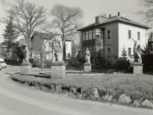 Rondell mit Figurengruppe Allegorien der 4 Jahreszeiten
