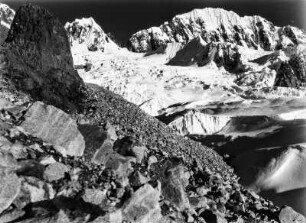 Illampu : Blick auf den Illampu von der Mittelmoräne des Ancohuma Gletschers aus.