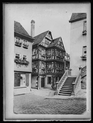 Haus zu den vier Gekrönten