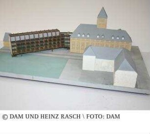 Verwaltungsgebäude Walzwerk (Projekt) - Modell des Gesamtgebäudes (Anbau) mit Umgebung, Variante