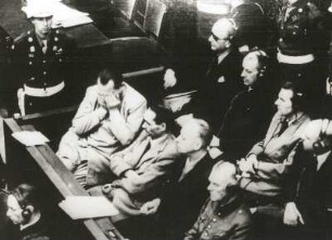 Nürnberg, Nürnberger Prozeß 1945/46, Den Angeklagten werden Filme, gedreht in den Konzentrationslagern, vorgeführt