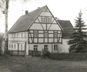 Dörnthal (Pfaffroda-Dörnthal), Hauptstraße 61. Wohnhaus (Hof Nr. 39). Straßen- und Giebelansicht mit Anbau